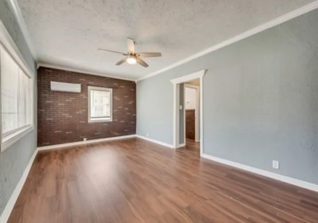 Photo 3 of Single family home for sale at 930 W Freeman St, Sherman, TX 75092 | MLS# 21291431 | Listing updated on 2026-07-10
