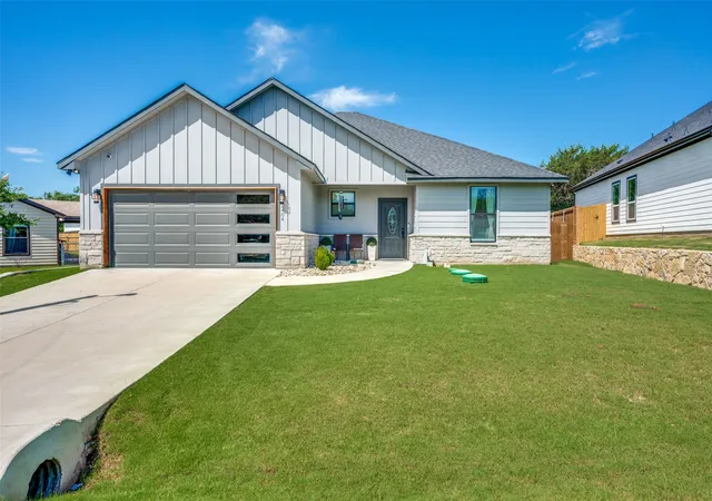 Photo 1 of Single family home for sale at 2404 Beverly Dr, Granbury, TX 76048 | MLS# 21287326 | Listing updated on 2026-10-06