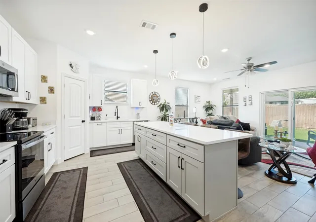 Photo 4 of Single family home for sale at 2404 Beverly Dr, Granbury, TX 76048 | MLS# 21287326 | Listing updated on 2026-10-06