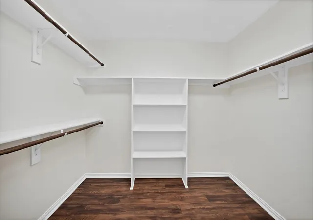Listing Photo 4 - Condo for sale in building located at 1204 Calico Ln, Arlington, TX 76011 - Unit #712