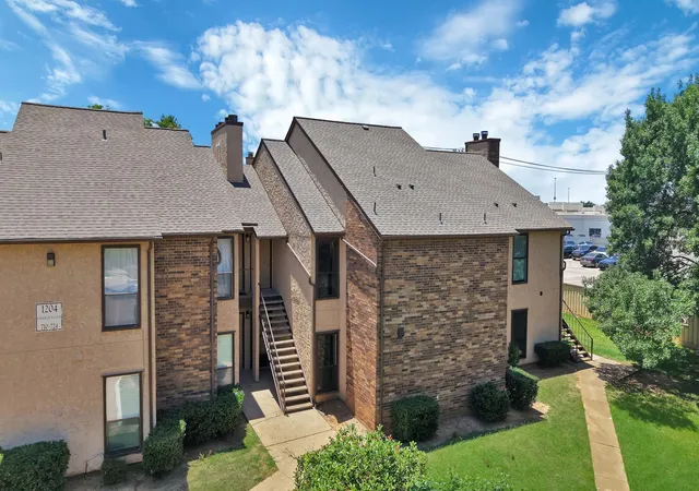 Listing Photo 5 - Condo for sale in building located at 1204 Calico Ln, Arlington, TX 76011 - Unit #712