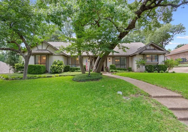 Homes for sale in Woodway, TX | 12000 Sandalwood Dr, Woodway, TX 76712 | MLS# 21290954