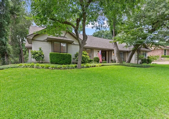 Homes for sale in Woodway, TX | 12000 Sandalwood Dr, Woodway, TX 76712 | MLS# 21290954