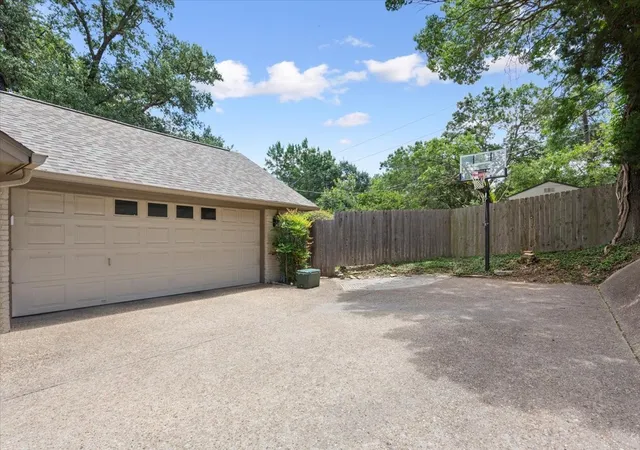Homes for sale in Woodway, TX | 12000 Sandalwood Dr, Woodway, TX 76712 | MLS# 21290954