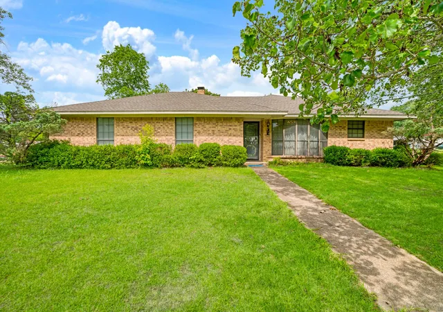 Homes for sale in Bogata, TX | 615 N Main St, Bogata, TX 75417 | MLS# 21291448