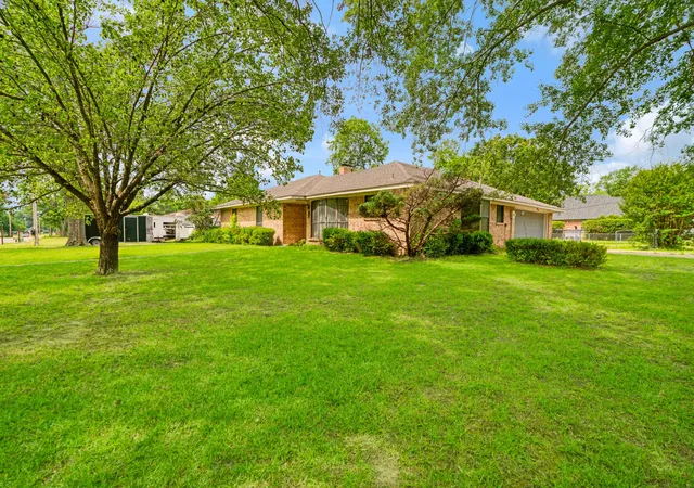 Homes for sale in Bogata, TX | 615 N Main St, Bogata, TX 75417 | MLS# 21291448