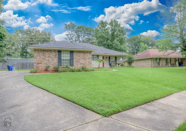 Photo 3 of Sale Pending at 9271 Lytham Dr, Shreveport, LA 71129 | MLS# 21291521 | Listing updated on 2026-07-20