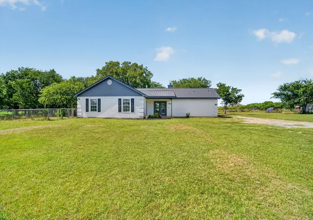 Homes for sale in Joshua, TX | 1301 County Road 705, Joshua, TX 76058 | MLS# 21283813