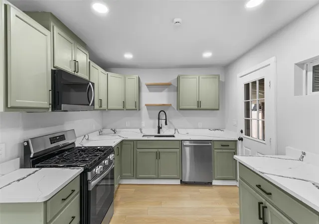 Photo 3 of Sale Pending at 125 29th St, Grand Prairie, TX 75050 | MLS# 21291210 | Listing updated on 2026-07-13
