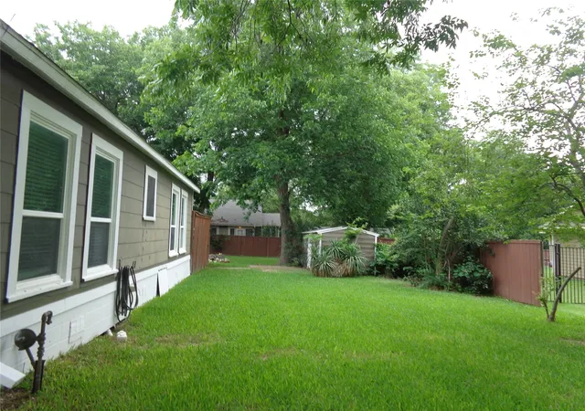 Homes for sale in Grandview, TX | 301 S 4th St, Grandview, TX 76050 | MLS# 21291526