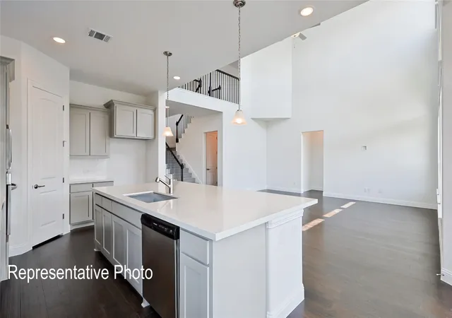 Photo 4 of Single family home for sale at 452 Shadowfax Dr, Aledo, TX 76008 | MLS# 21277052 | Listing updated on 2026-09-29