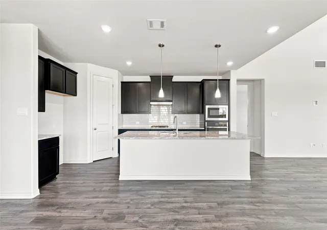 Photo 4 of Sale Pending at 2712 Alcove Ln, Corinth, TX 76210 | MLS# 21291580 | Listing updated on 2026-09-30