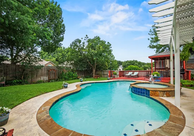 Photo 1 of Single family home for sale at 7604 Oak Knoll Dr, North Richland Hills, TX 76182 | MLS# 21291563 | Listing updated on 2026-08-21