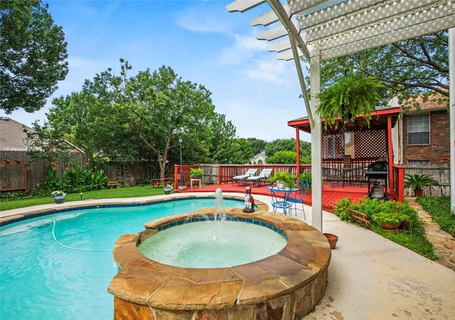 Photo 2 of Single family home for sale at 7604 Oak Knoll Dr, North Richland Hills, TX 76182 | MLS# 21291563 | Listing updated on 2026-08-21