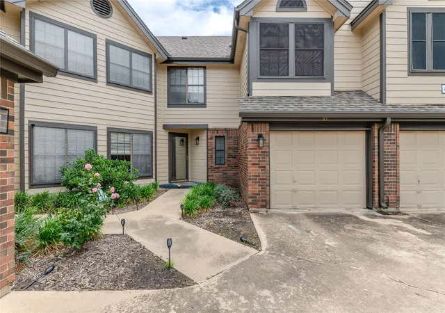 Homes for sale in Irving, TX | 402 Santa Fe Trl #37, Irving, TX 75063 | MLS# 21288611