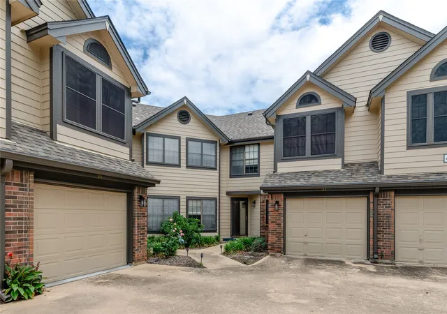 Homes for sale in Irving, TX | 402 Santa Fe Trl #37, Irving, TX 75063 | MLS# 21288611