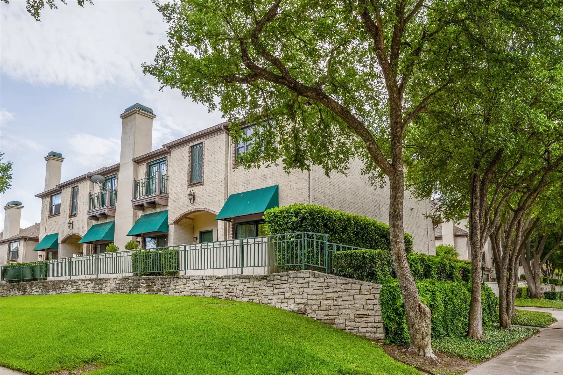 Listing Photo 1 - Condo for sale in 5950 Lindenshire Ln located at 5950 Lindenshire Ln, Dallas, TX 75230 - Unit #107