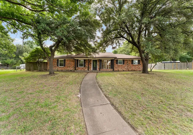 Homes for sale in De Soto, TX | 426 Brook Hollow Cir, De Soto, TX 75115 | MLS# 21291498