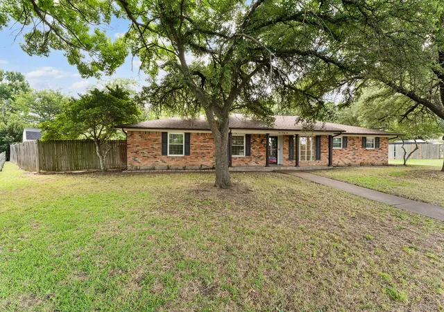 Homes for sale in De Soto, TX | 426 Brook Hollow Cir, De Soto, TX 75115 | MLS# 21291498