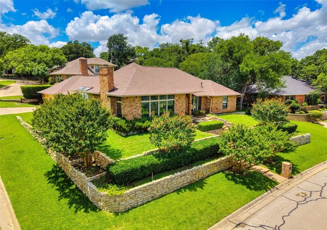 Photo 2 of Single family home for sale at 1908 Lakehill Ct, Arlington, TX 76012 | MLS# 21291578 | Listing updated on 2026-08-22