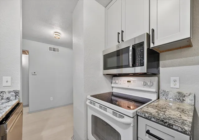 Photo 4 of Condo for sale at 1810 N Garrett Ave #124, Dallas, TX 75206 | MLS# 21277654 | Listing updated on 2026-09-29
