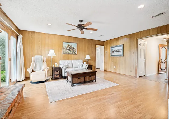 Photo 3 of Single family home for sale at 607 N Parkridge Dr, Mansfield, TX 76063 | MLS# 21286745 | Listing updated on 2026-10-04
