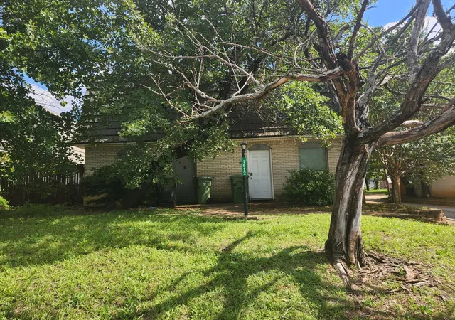 Photo 2 of Multi family home for sale at 1912 W Sanford St, Arlington, TX 76012 | MLS# 21274141 | Listing updated on 2026-08-07