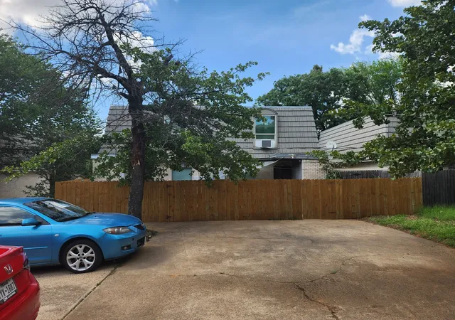 Photo 3 of Multi family home for sale at 1912 W Sanford St, Arlington, TX 76012 | MLS# 21274141 | Listing updated on 2026-08-07