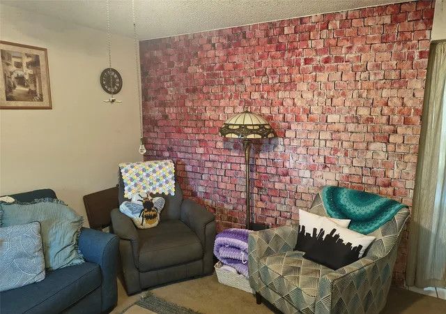 Photo 4 of House for sale at 1912 W Sanford St, Arlington, TX 76012 | MLS# 21274141 | Listing updated on 2026-08-07