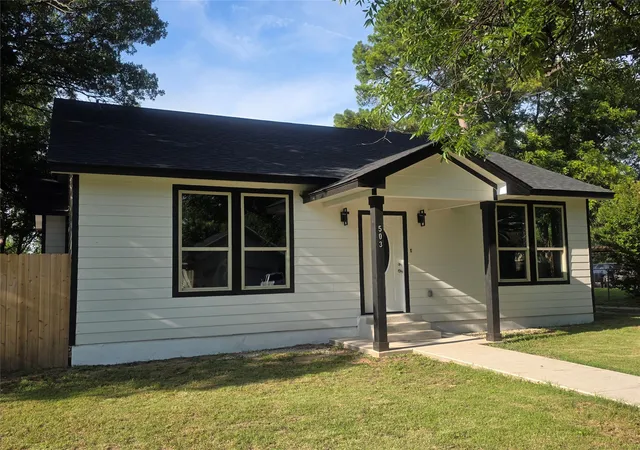 Photo 2 of Single family home for sale at 503 W Elm St, Olney, TX 76374 | MLS# 21291695 | Listing updated on 2026-07-07