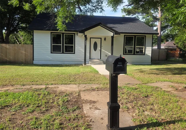 Homes for sale in Olney, TX | 503 W Elm St, Olney, TX 76374 | MLS# 21291695