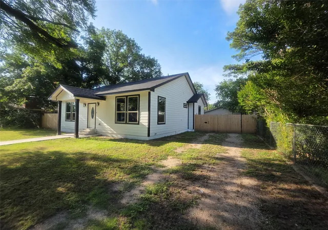 Homes for sale in Olney, TX | 503 W Elm St, Olney, TX 76374 | MLS# 21291695