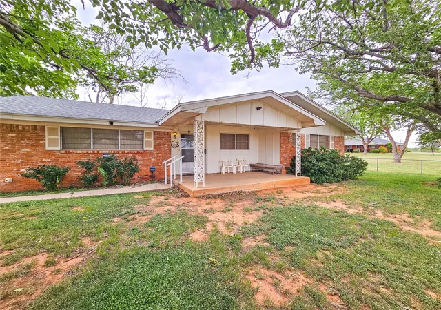 Homes for sale in Sweetwater, TX | 1002 Ridgecrest St, Sweetwater, TX 79556 | MLS# 21291179
