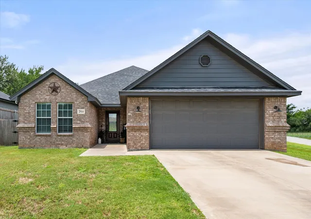 Photo 1 of Single family home for sale at 2514 San Gabriel Dr, Granbury, TX 76048 | MLS# 21291689 | Listing updated on 2026-07-22