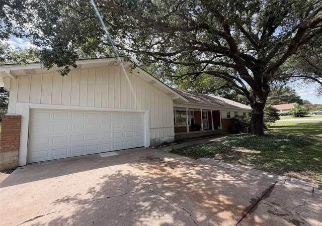 Photo 2 of Single family home for sale at 3100 Cortez Dr, Fort Worth, TX 76116 | MLS# 21290940 | Listing updated on 2026-08-03