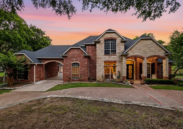 Homes for sale in Little Elm, TX | 6565 Shoreline Dr, Little Elm, TX 75068 | MLS# 21286478