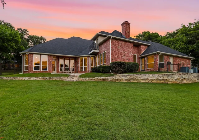 Homes for sale in Little Elm, TX | 6565 Shoreline Dr, Little Elm, TX 75068 | MLS# 21286478