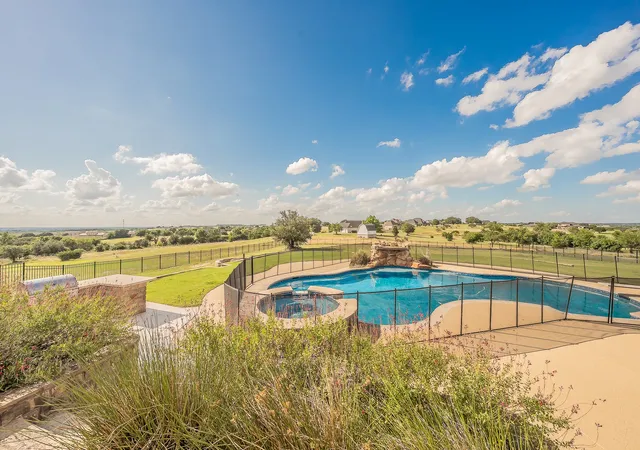 Photo 3 of Mansion for sale at 113 Club House Dr, Weatherford, TX 76087 | MLS# 21291753 | Listing updated on 2026-08-21