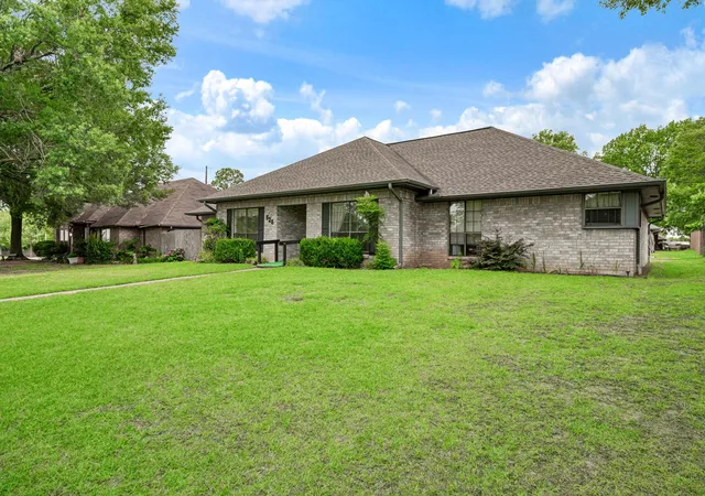 Photo 2 of Single family home for sale at 525 Medalist St, Paris, TX 75460 | MLS# 21290600 | Listing updated on 2026-10-06