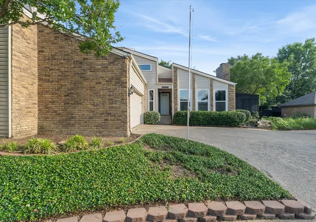 Photo 1 of Sale Pending at 2812 Prescott Dr, Carrollton, TX 75006 | MLS# 21291144 | Listing updated on 2026-08-22