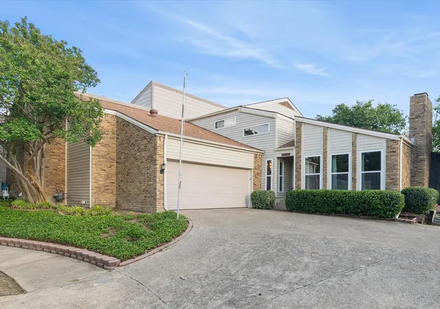 Photo 2 of Sale Pending at 2812 Prescott Dr, Carrollton, TX 75006 | MLS# 21291144 | Listing updated on 2026-08-22