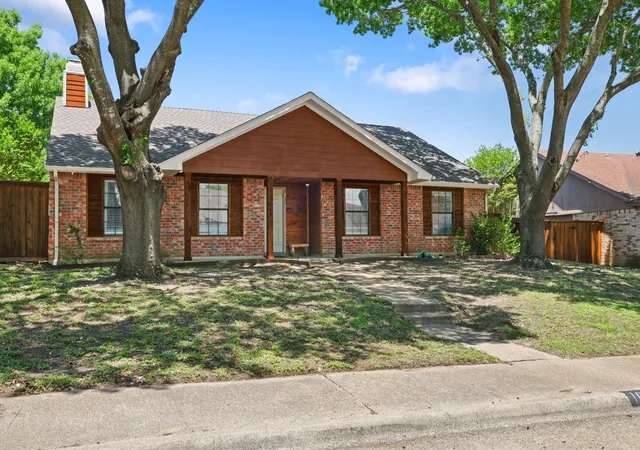 Photo 2 of Sale Pending at 1037 Whitewater Trl, De Soto, TX 75115 | MLS# 21281896 | Listing updated on 2026-08-25