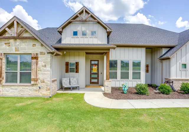 Photo 2 of Single family home for sale at 4000 Crick Court Court, Weatherford, TX 76087 | MLS# 21291543 | Listing updated on 2026-07-11