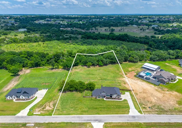 Photo 3 of Single family home for sale at 4000 Crick Court Court, Weatherford, TX 76087 | MLS# 21291543 | Listing updated on 2026-07-11