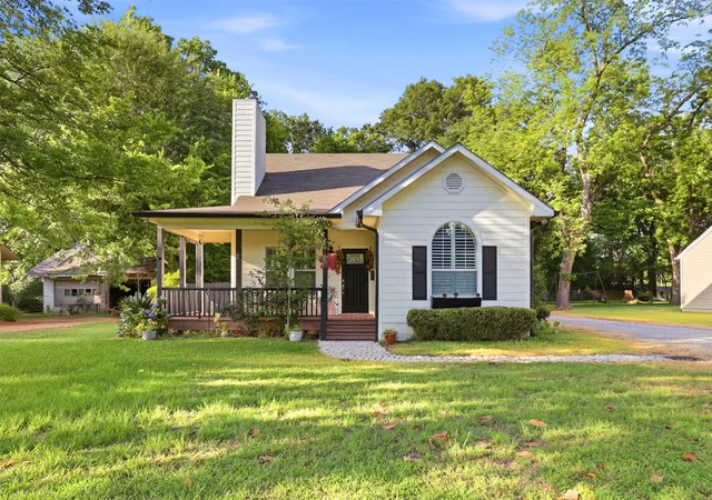 Homes for sale in Pittsburg, TX | 325 Quitman St, Pittsburg, TX 75686 | MLS# 21291838
