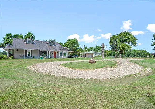 Photo 3 of Single family home for sale at 132 Private Road 7105, Edgewood, TX 75117 | MLS# 21288155 | Listing updated on 2026-08-28