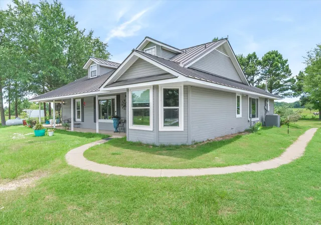 Photo 4 of Single family home for sale at 132 Private Road 7105, Edgewood, TX 75117 | MLS# 21288155 | Listing updated on 2026-08-28