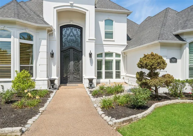 Photo 2 of Single family home for sale at 920 Independence Pkwy, Southlake, TX 76092 | MLS# 21276813 | Listing updated on 2026-08-29