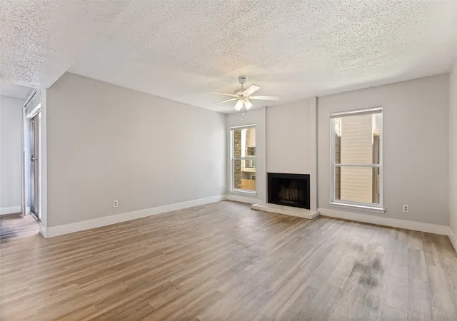 Listing Photo 2 - Condo for sale in building located at 5522 Boca Raton Blvd, Fort Worth, TX 76112 - Unit #404