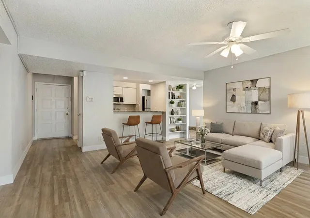 Listing Photo 3 - Condo for sale in building located at 5522 Boca Raton Blvd, Fort Worth, TX 76112 - Unit #404